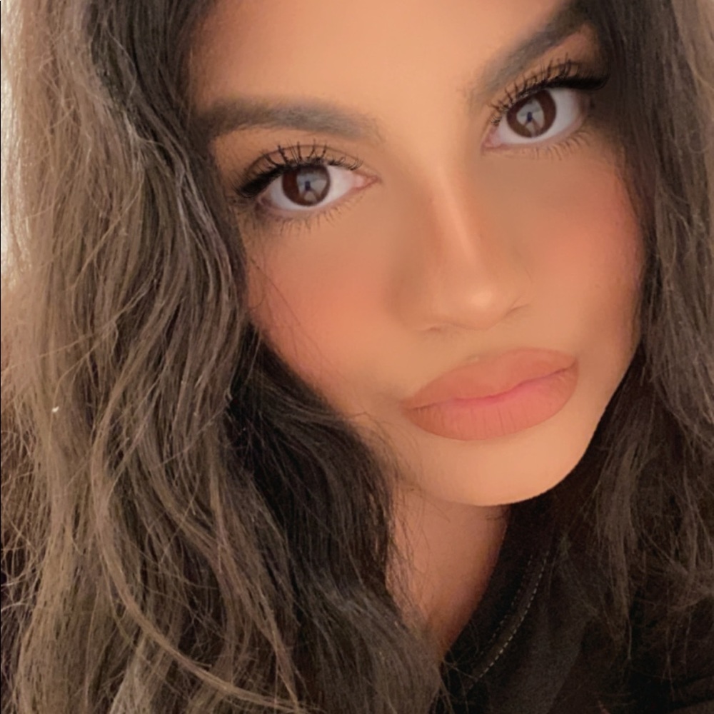 Meet your Posher, Angelica